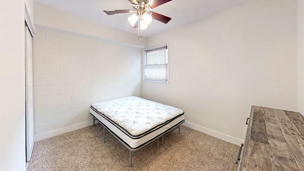 Building Photo - 209 E Clark St #7