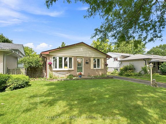 3rd image of 65 Villeneuve Cres