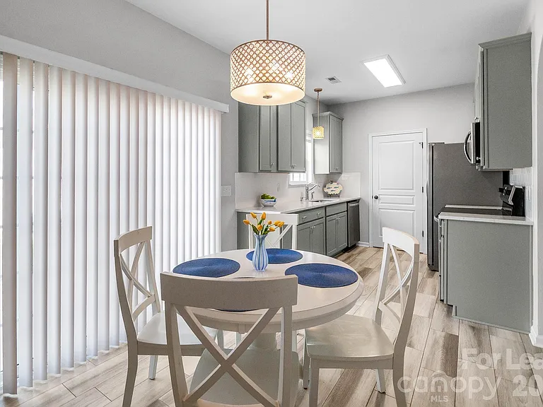 558 Calen Ln — Photo 16