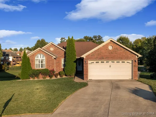 7012 Highpoint Circle, Sellersburg, IN 47172