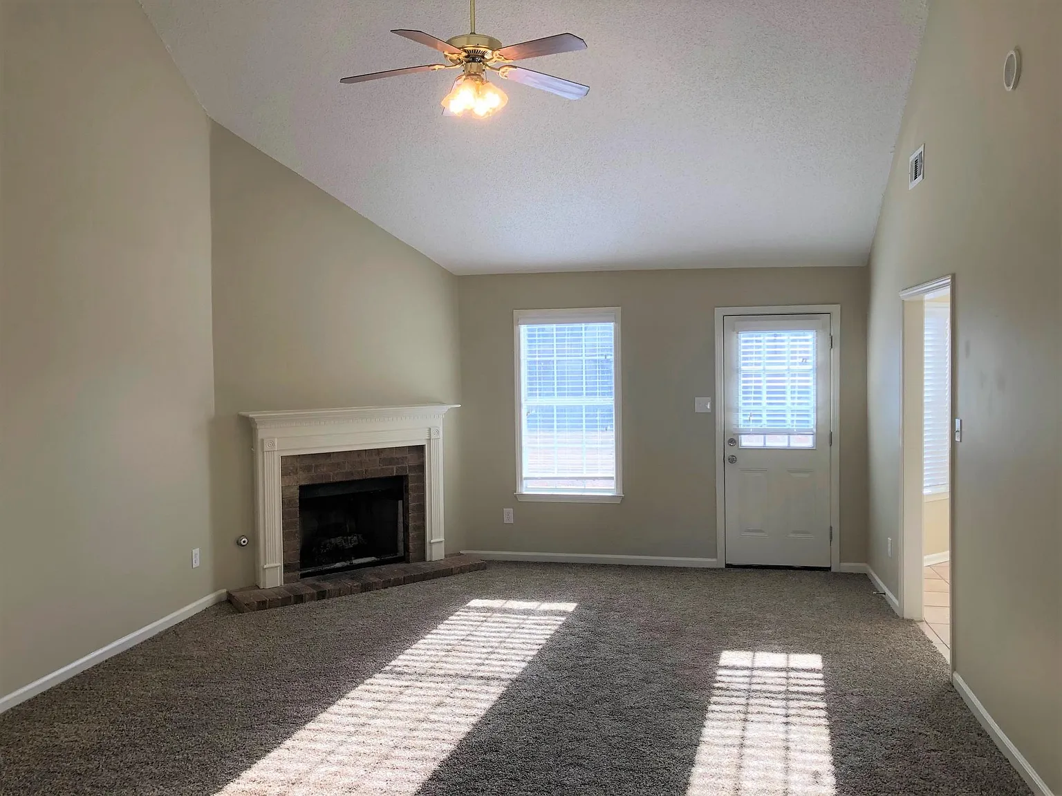 3 bed, 1700 sqft, $2,195 — Photo 3