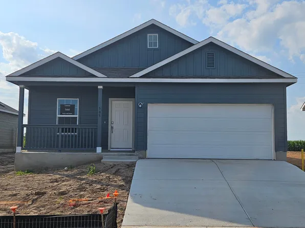 505 Halfmoon Dr, Lockhart, TX 78644