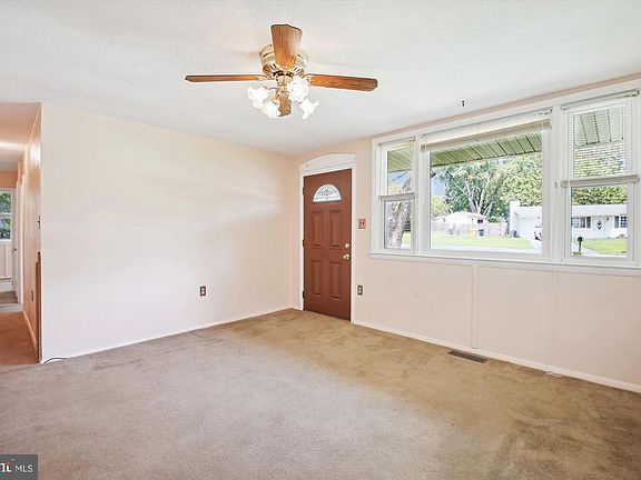 5th image of 205 Otis Dr