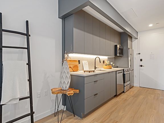 3rd image of 931 Carroll St #201B