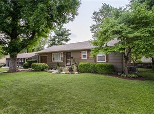 7517 Walmer St, Prairie Village, KS 66204