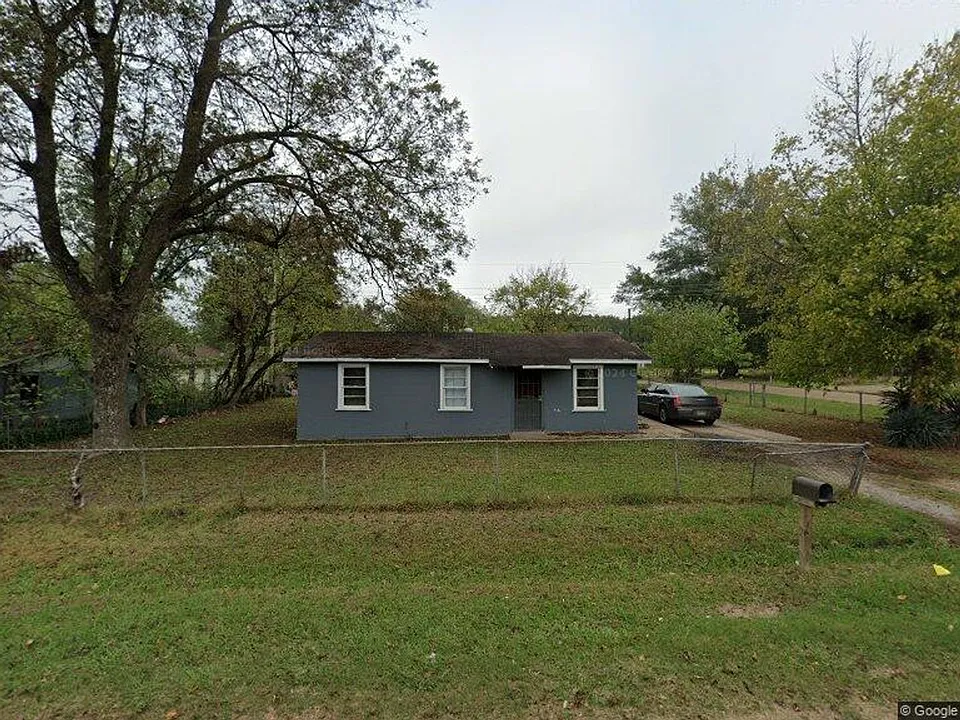 303 Porter St