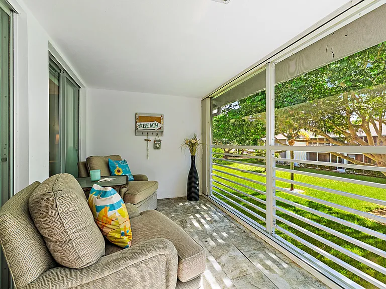 4 Westwood Ave — Photo 18