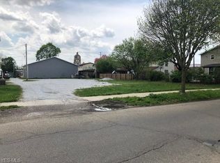 Ray Ave NE, Ne, OH