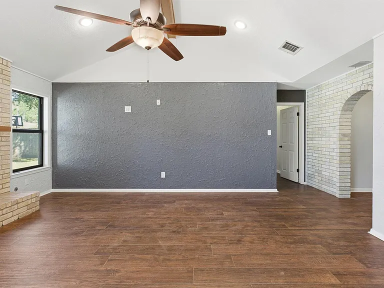 3721 Avenue R — Photo 8