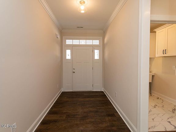 3rd image of 6 Dickinson Ct