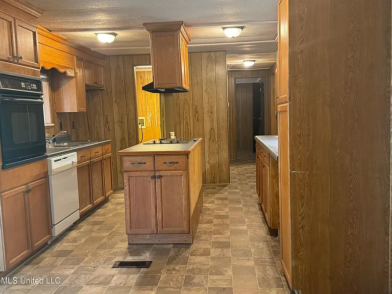 1213 Lake Shore Dr — Photo 5
