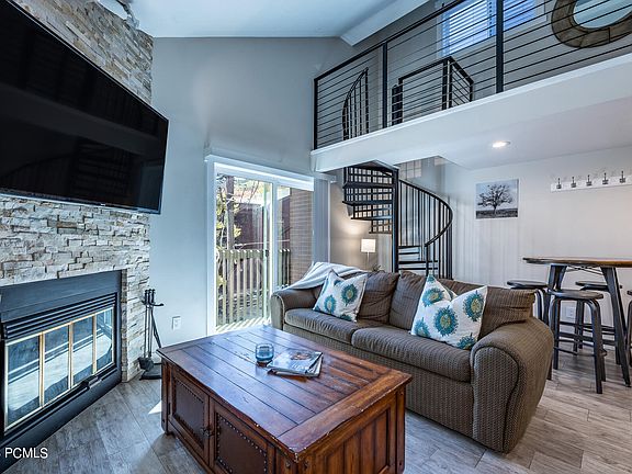 5th image of 1401 Woodside Ave #301
