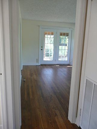 4th image of 1401 Belmont Dr