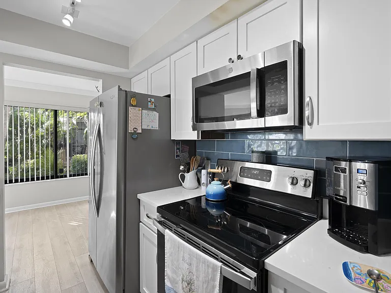 233 NE Edgewater Dr #104 — Photo 13