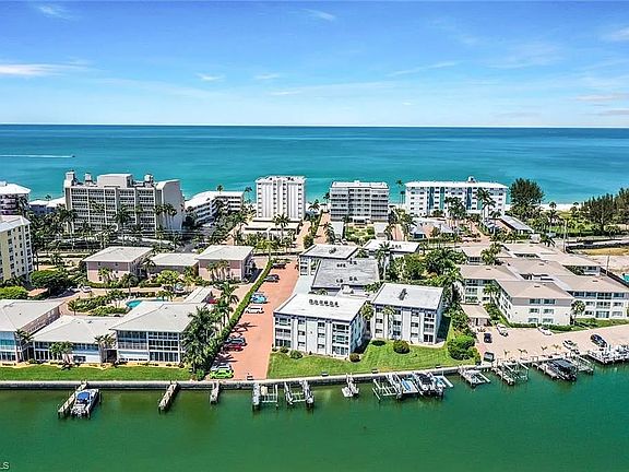 2nd image of 1930 Gulf Shore Blvd N