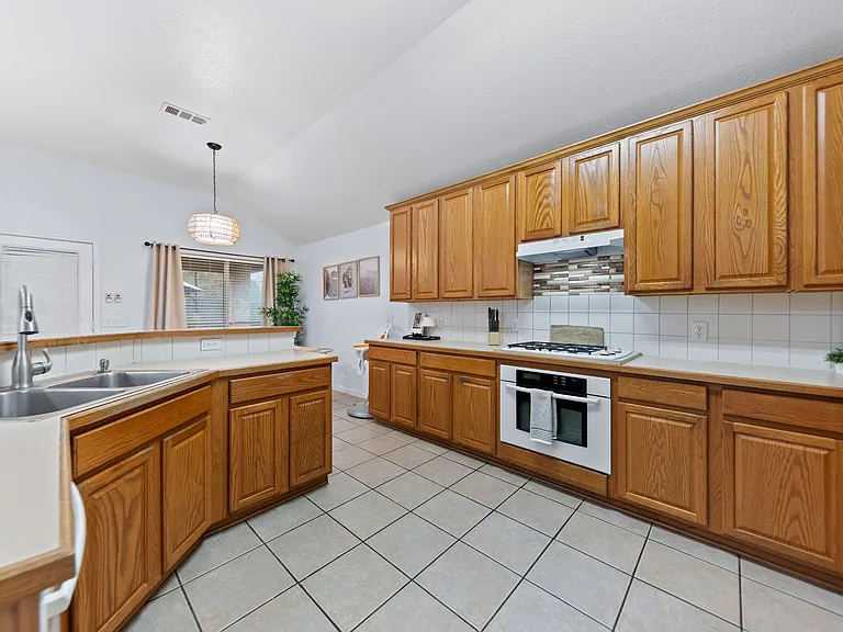 4835 Crown Dr — Photo 32