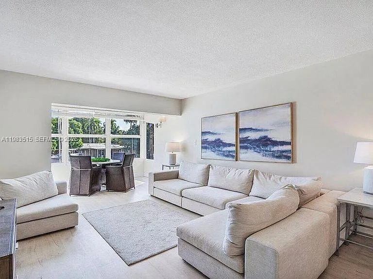 40 Isle Of Venice Dr #6 — Photo 9