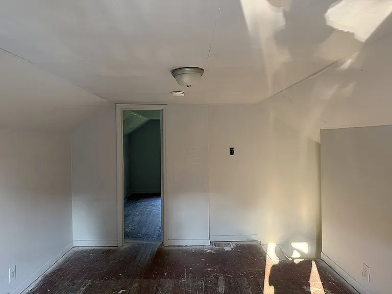 221 Sunset Ave — Photo 10