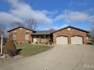 111 Knollaire Dr, Metamora, IL 61548