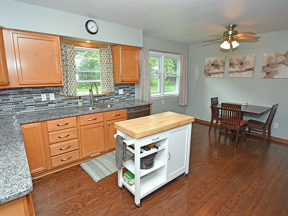 Spacious eat-in kitchen