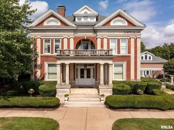 1446 Clay St, Davenport, IA 52804