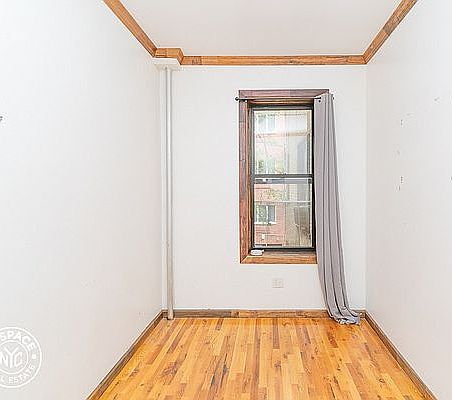 3rd image of 68 Saint Pauls Pl #E2