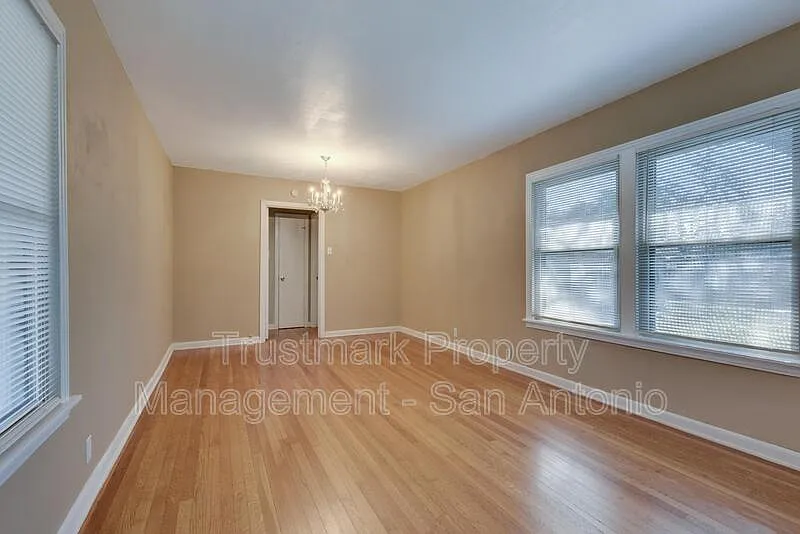 2 bed, 1.0 bath, 840 sqft, $1,300 — Photo 4