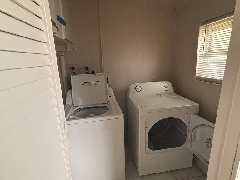 1600 NW 13th Ct — Photo 7