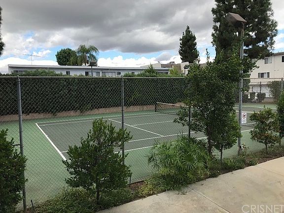 4th image of 18356 Collins St Unit E