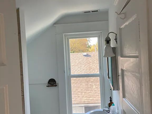 5th image of 824 Sunset Dr #A