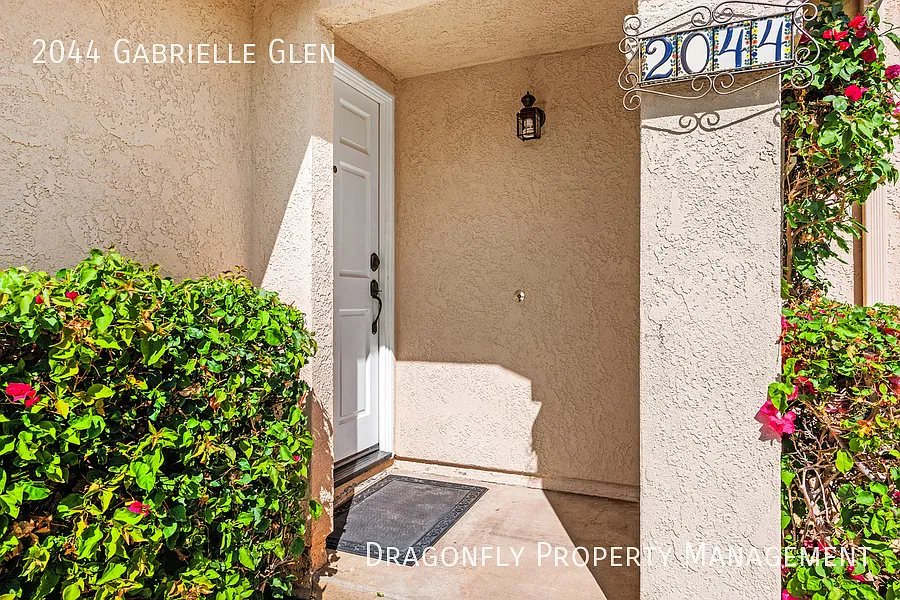 3 Bed 2 Bath Twin Home With AC — Photo 3