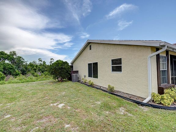 5th image of 1425 SE Larkwood Cir