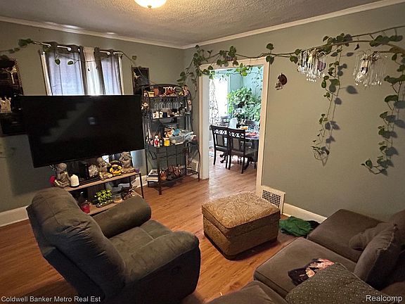 3rd image of 669 N Perry St