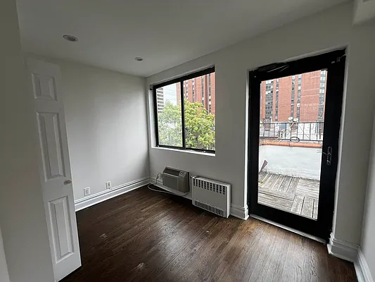 Rented by Salon Realty Corp | media 15