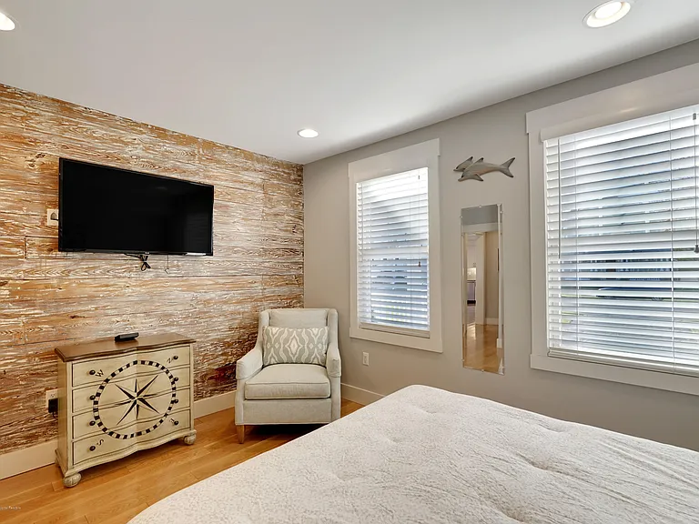 172 Osborne Ave — Photo 13