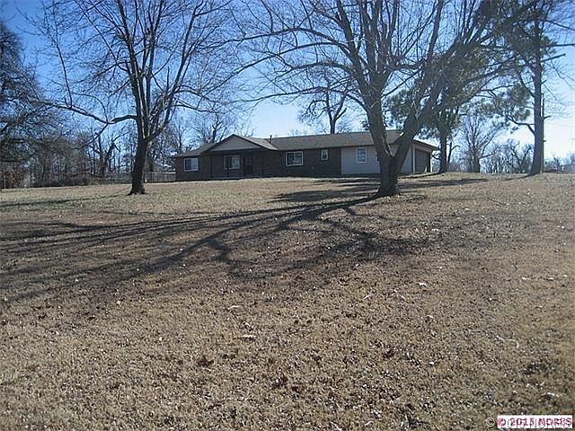 1st image of 18856 E Oakridge Dr