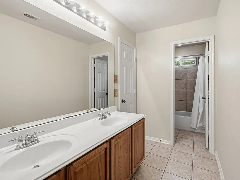 8603 Solano Dr — Photo 32