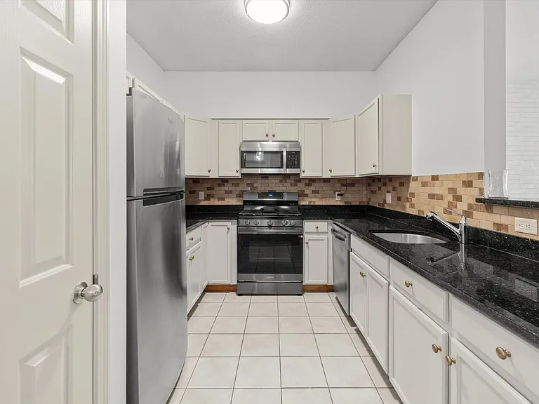 21 Hampshire Rd #101 — Photo 5