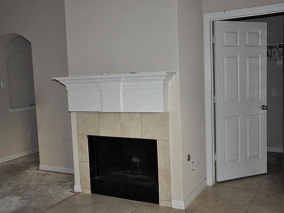 3rd image of 972 Oak Falls Dr