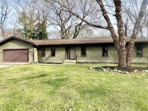 515 Ravine View Dr, Akron, OH 44303