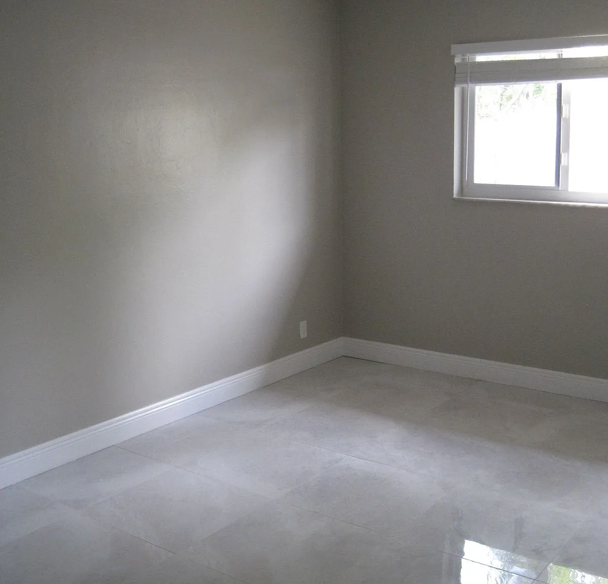 1500 NE 50TH CT - 1 — Photo 4