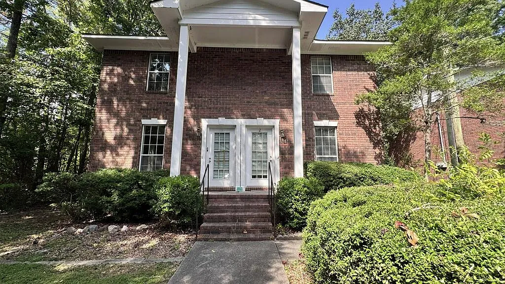2 bed, $1,200 — Photo 1
