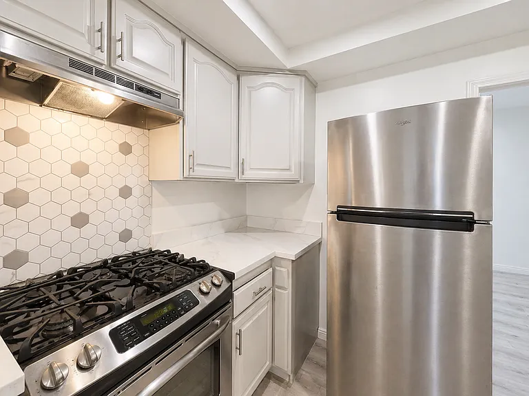 1084 Walnut Ave — Photo 7