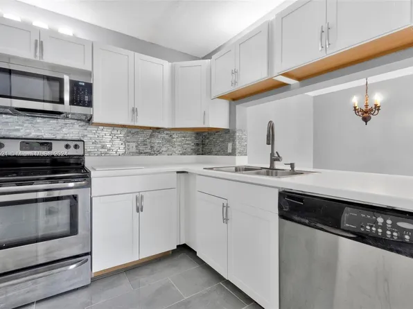 728 Sunny Pine Way APT E2, Greenacres, FL 33415