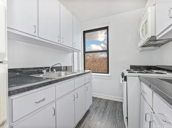 43-16 47th Street E42 image 3 of 6