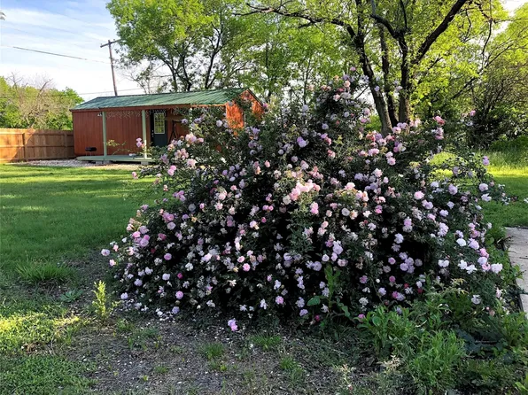 241 E Jackson St, Bartlett, TX 76511