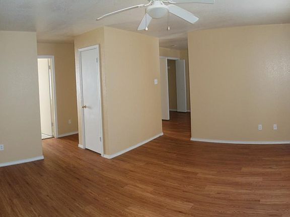 3rd image of 1603 Cedarhill Dr APT A