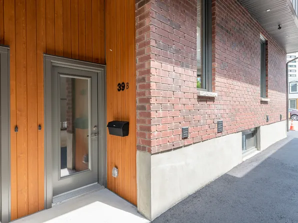 39 Laval St #B, Ottawa, ON K1L 7Z7