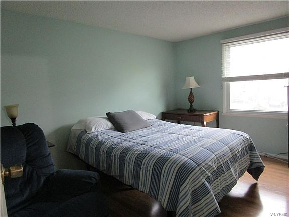 5th image of 81 Oakhill Dr