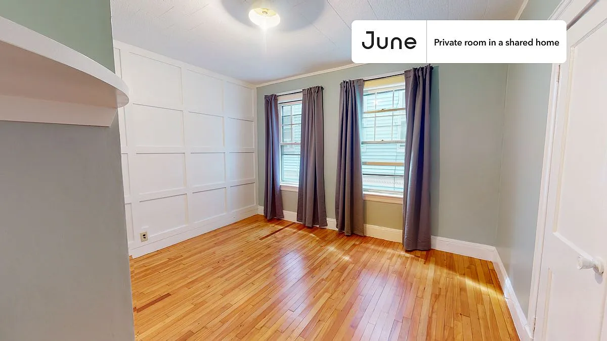 Building Photo - 61 Lithgow St #C